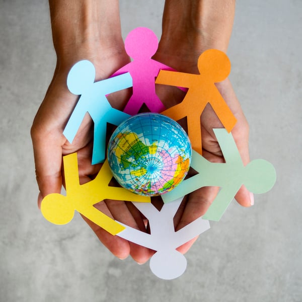 top-view-origami-chain-people-with-globe-1 top-view-origami-chain-people-with-globe-1